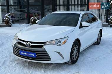 Седан Toyota Camry 2015 в Киеве