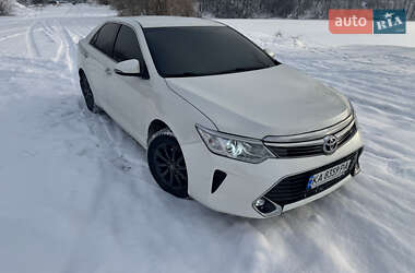 Седан Toyota Camry 2016 в Киеве