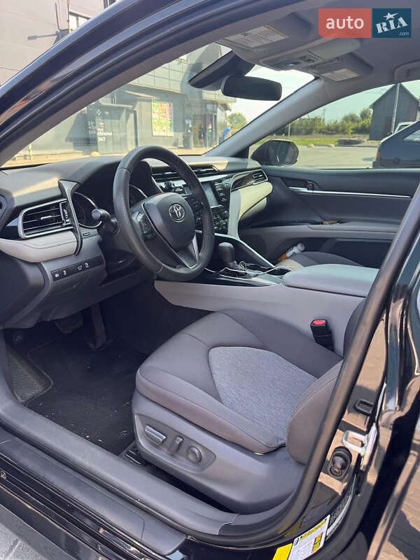 Седан Toyota Camry 2019 в Дружбе