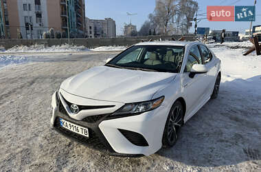 Седан Toyota Camry 2020 в Києві