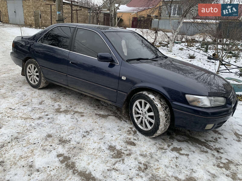 Седан Toyota Camry 1997 в Одессе