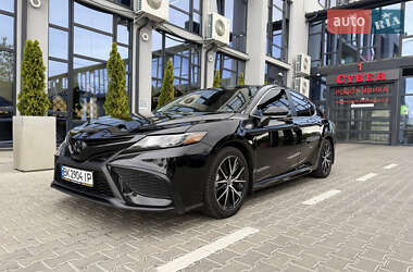 Седан Toyota Camry 2022 в Рівному