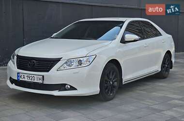 Седан Toyota Camry 2013 в Киеве