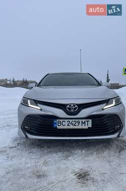 Седан Toyota Camry 2019 в Львове