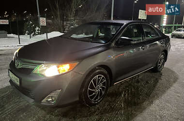 Седан Toyota Camry 2013 в Киеве