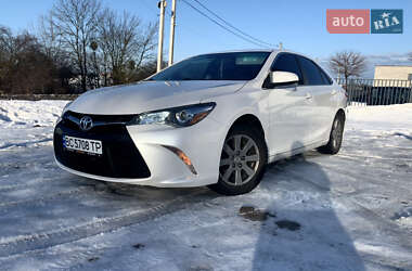Седан Toyota Camry 2015 в Львові
