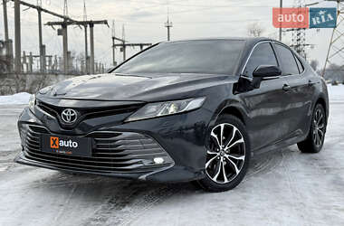 Седан Toyota Camry 2018 в Дніпрі