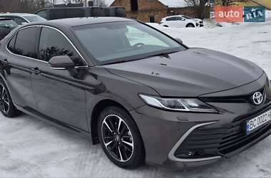 Седан Toyota Camry 2023 в Львове
