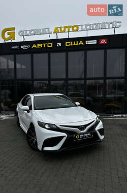 Седан Toyota Camry 2022 в Львове