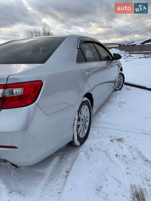 Седан Toyota Camry 2012 в Києві