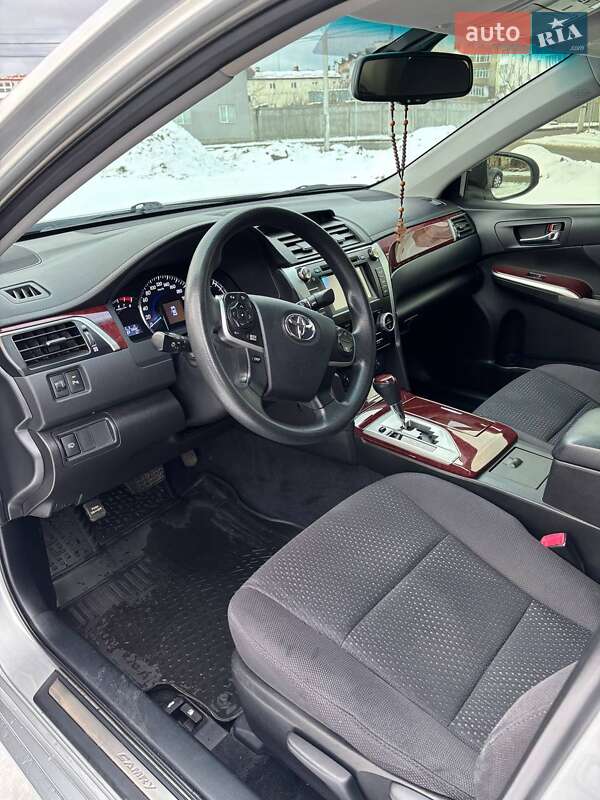 Седан Toyota Camry 2012 в Києві