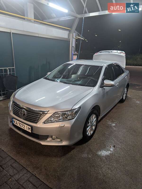 Седан Toyota Camry 2012 в Києві