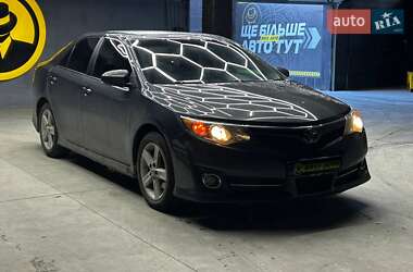 Седан Toyota Camry 2011 в Черновцах