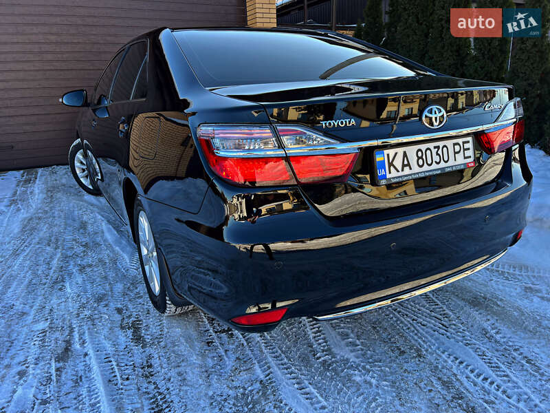 Седан Toyota Camry 2016 в Киеве
