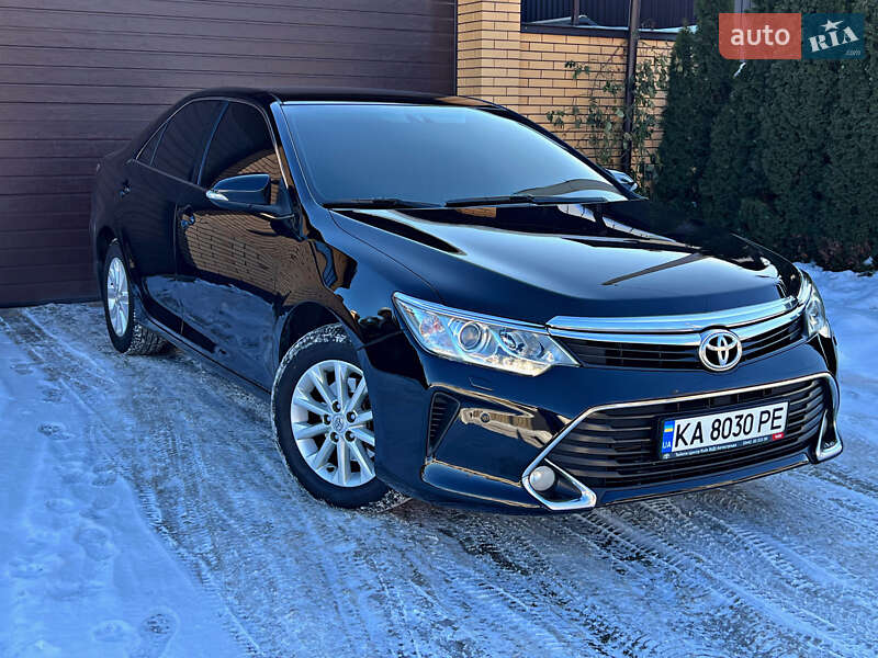 Седан Toyota Camry 2016 в Киеве