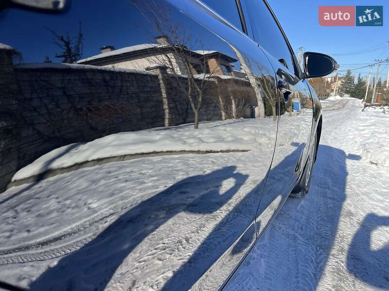 Седан Toyota Camry 2016 в Киеве