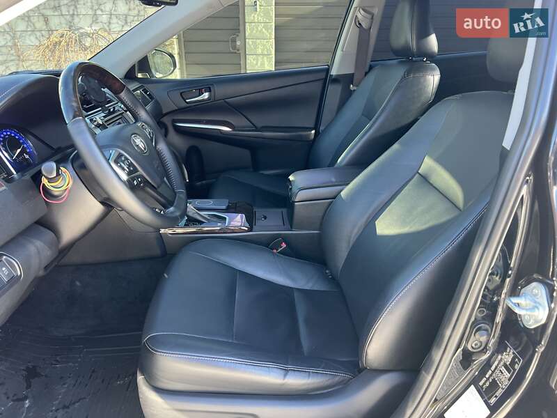 Седан Toyota Camry 2016 в Киеве