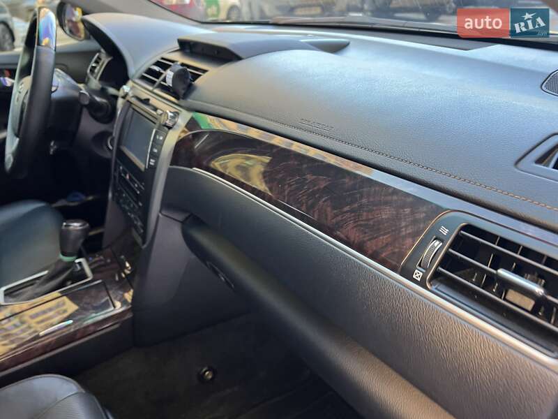 Седан Toyota Camry 2016 в Киеве