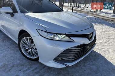 Седан Toyota Camry 2018 в Киеве
