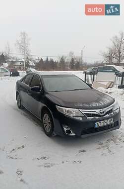 Седан Toyota Camry 2013 в Калуші