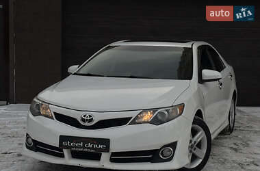 Седан Toyota Camry 2013 в Миколаєві