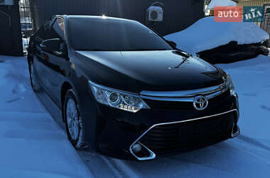 Седан Toyota Camry 2017 в Чернигове