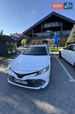 Седан Toyota Camry 2017 в Львові