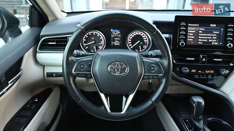 Седан Toyota Camry 2021 в Киеве