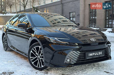 Седан Toyota Camry 2025 в Киеве