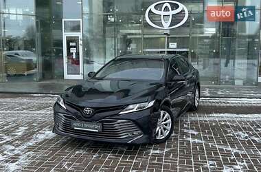 Седан Toyota Camry 2017 в Киеве