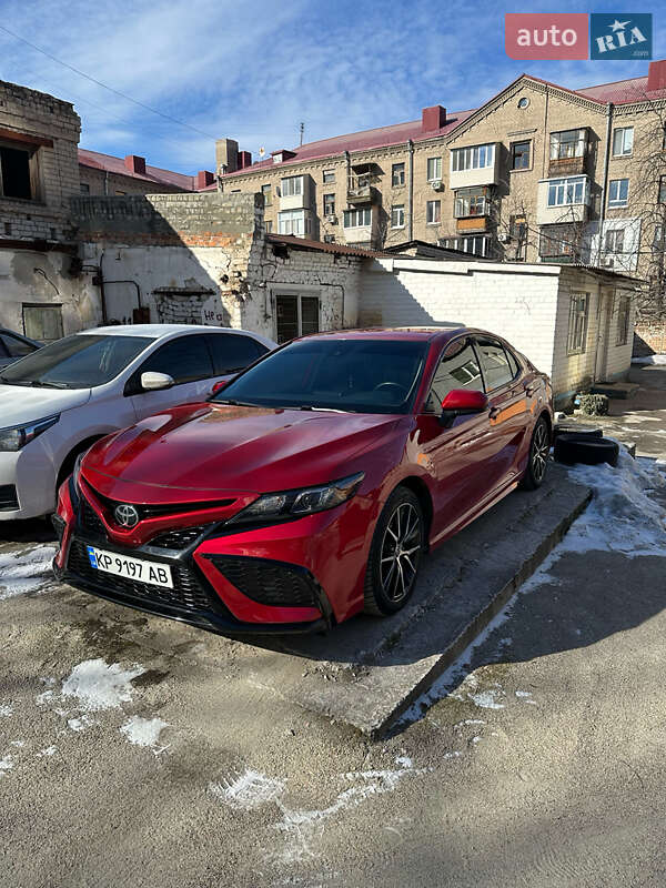 Седан Toyota Camry 2021 в Запорожье