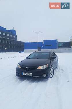 Седан Toyota Camry 2013 в Києві