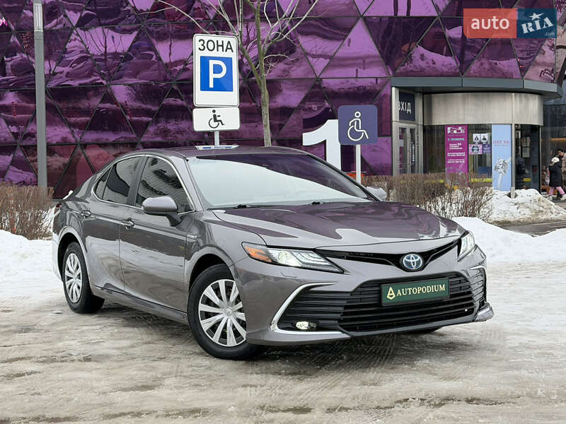 Toyota Camry 2021
