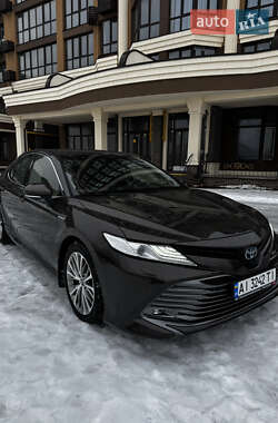 Седан Toyota Camry 2019 в Киеве