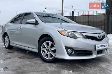 Седан Toyota Camry 2013 в Києві