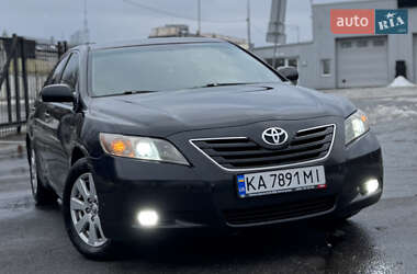 Седан Toyota Camry 2006 в Киеве