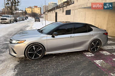 Седан Toyota Camry 2018 в Львові