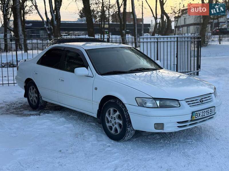 Седан Toyota Camry 1997 в Хмельницком