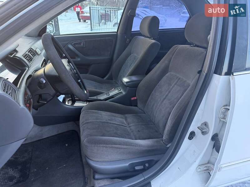 Седан Toyota Camry 1997 в Хмельницком