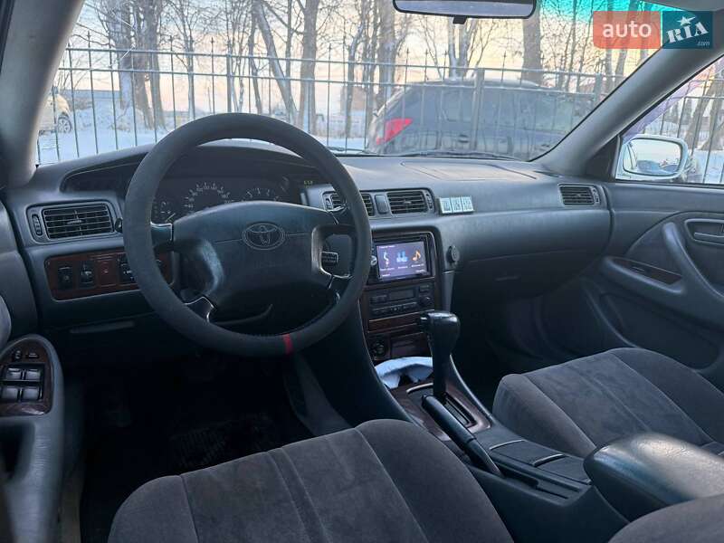 Седан Toyota Camry 1997 в Хмельницком