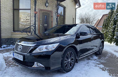 Седан Toyota Camry 2012 в Чернигове