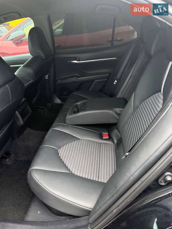 Седан Toyota Camry 2022 в Киеве