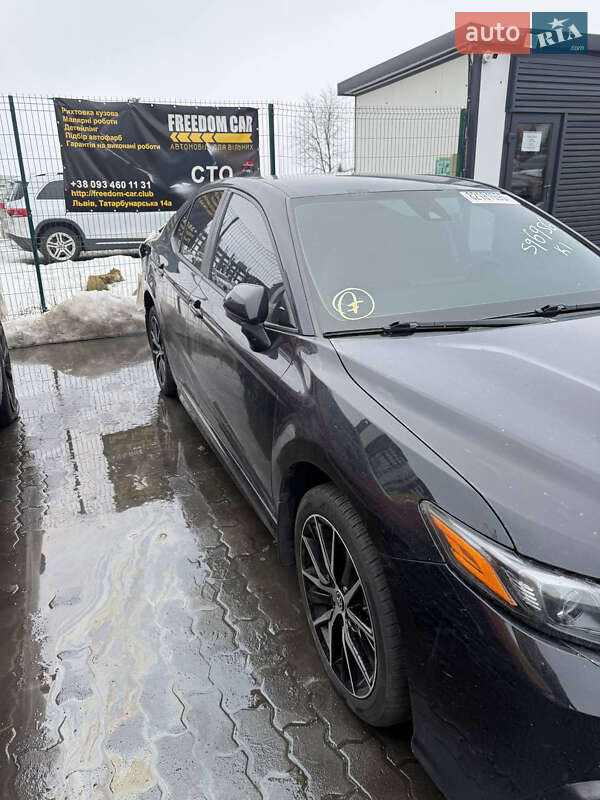 Седан Toyota Camry 2022 в Киеве