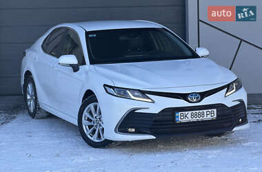 Седан Toyota Camry 2021 в Ровно