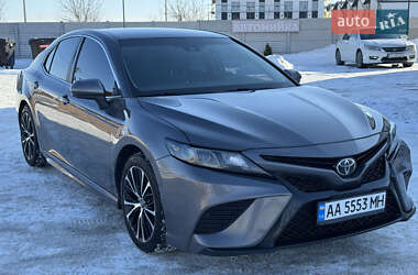 Седан Toyota Camry 2018 в Києві