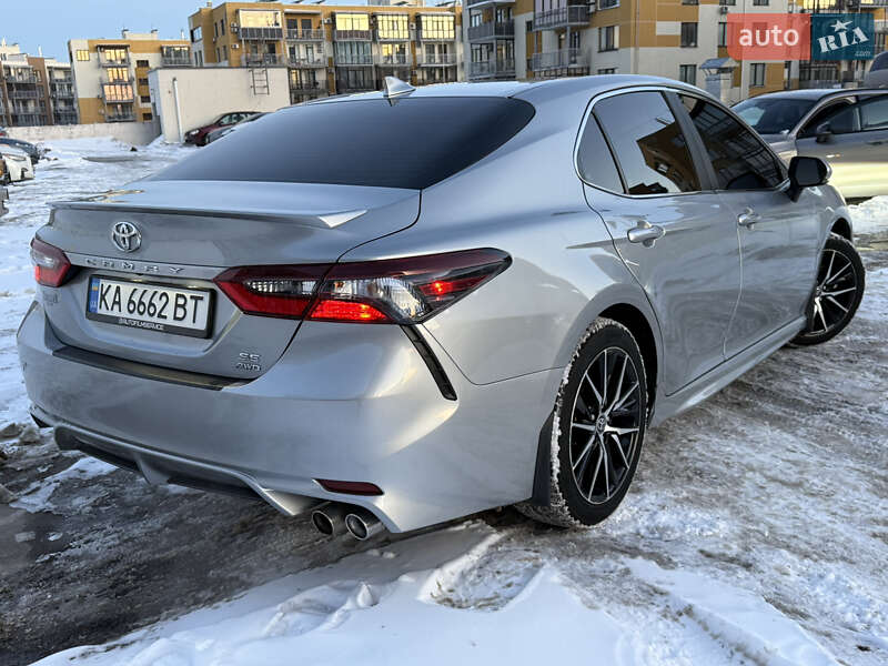 Седан Toyota Camry 2023 в Киеве