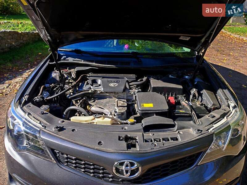 Седан Toyota Camry 2013 в Коростышеве