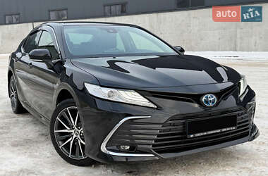 Седан Toyota Camry 2023 в Киеве
