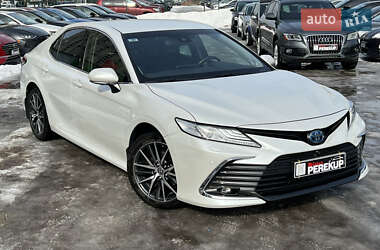 Седан Toyota Camry 2021 в Киеве