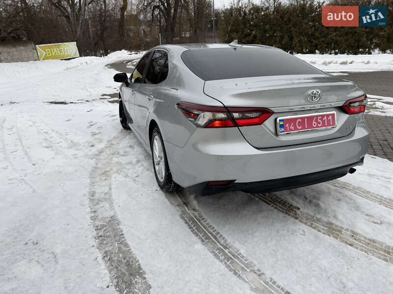 Седан Toyota Camry 2023 в Борщеве